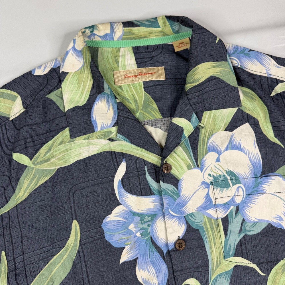 Tommy Bahama Silk Camp Shirt Mens Medium Navy Blue Floral Lily Short Sleeve
